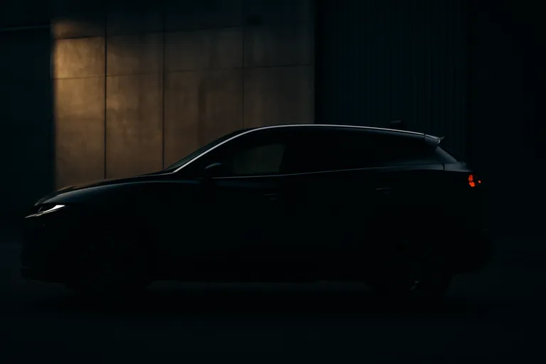 Тизерное изображение нового Mazda CX-3 на фоне завода