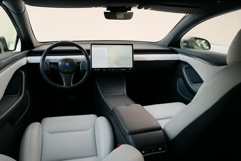 Интерьер электроседана Jaguar Type 01 с уникальным дизайном