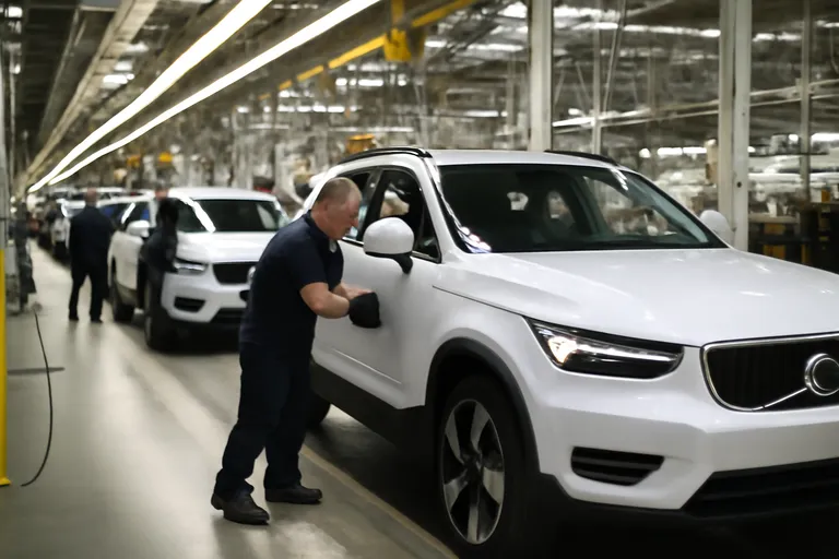 Фотография заводов Volvo, где будут производиться автомобили Geely в Европе.