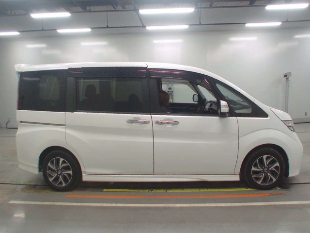 Honda Stepwgn 2015 - 2017 — 5 поколение