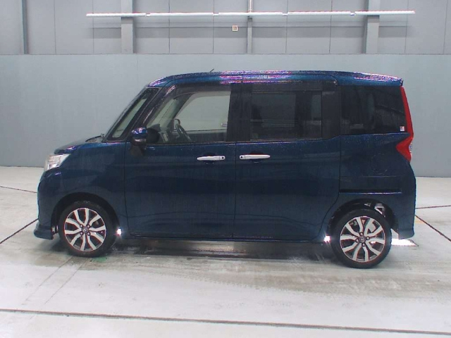 Toyota Roomy 1 поколение