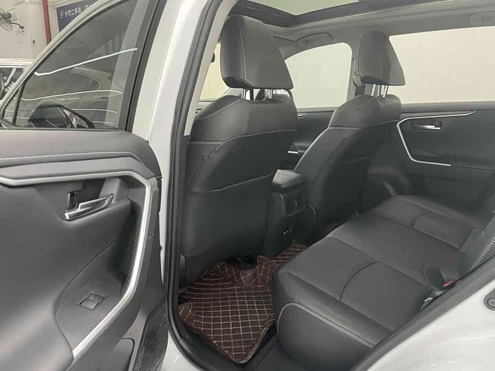 Toyota Rav4 5 поколение