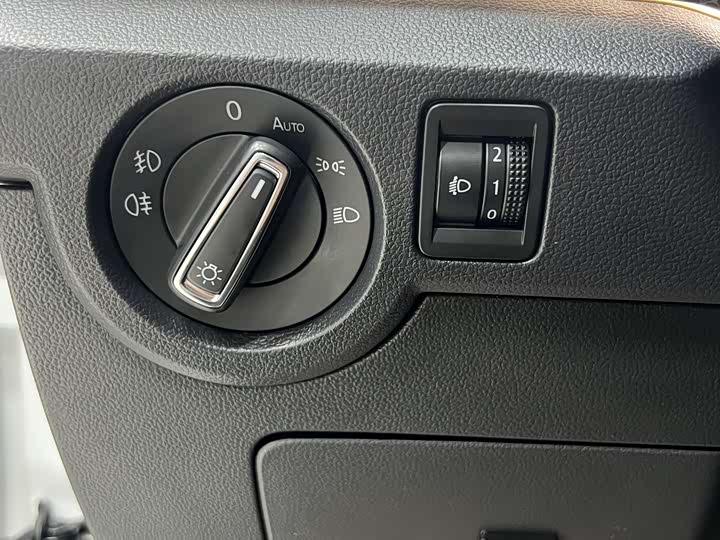 Volkswagen Tacqua 1 поколение