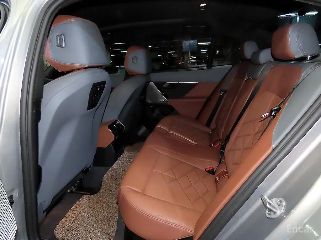 BMW 5-Series 8 поколение