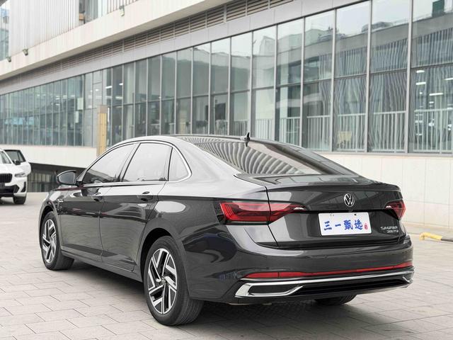 Volkswagen Sagitar 3 поколение рестайлинг