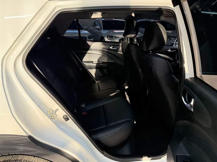 KIA KX1