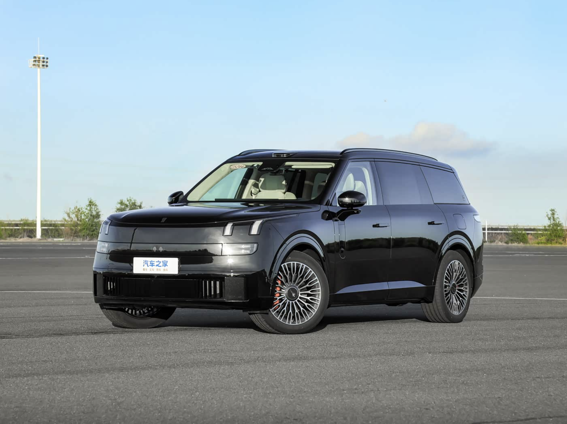 Lynk AND CO 900