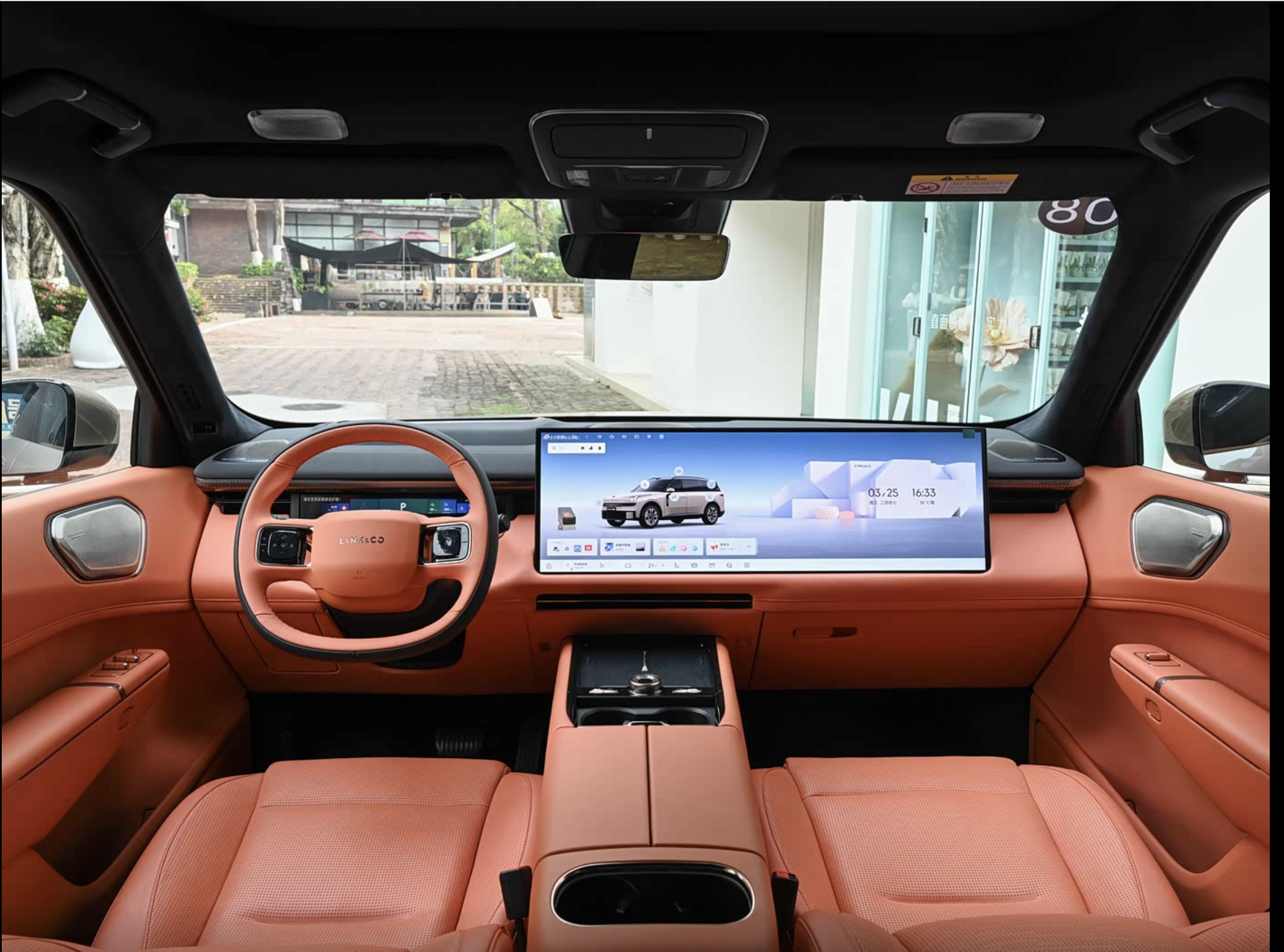 Lynk AND CO 900