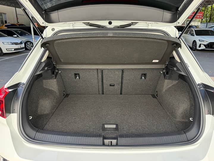 Volkswagen T-ROC 1 поколение