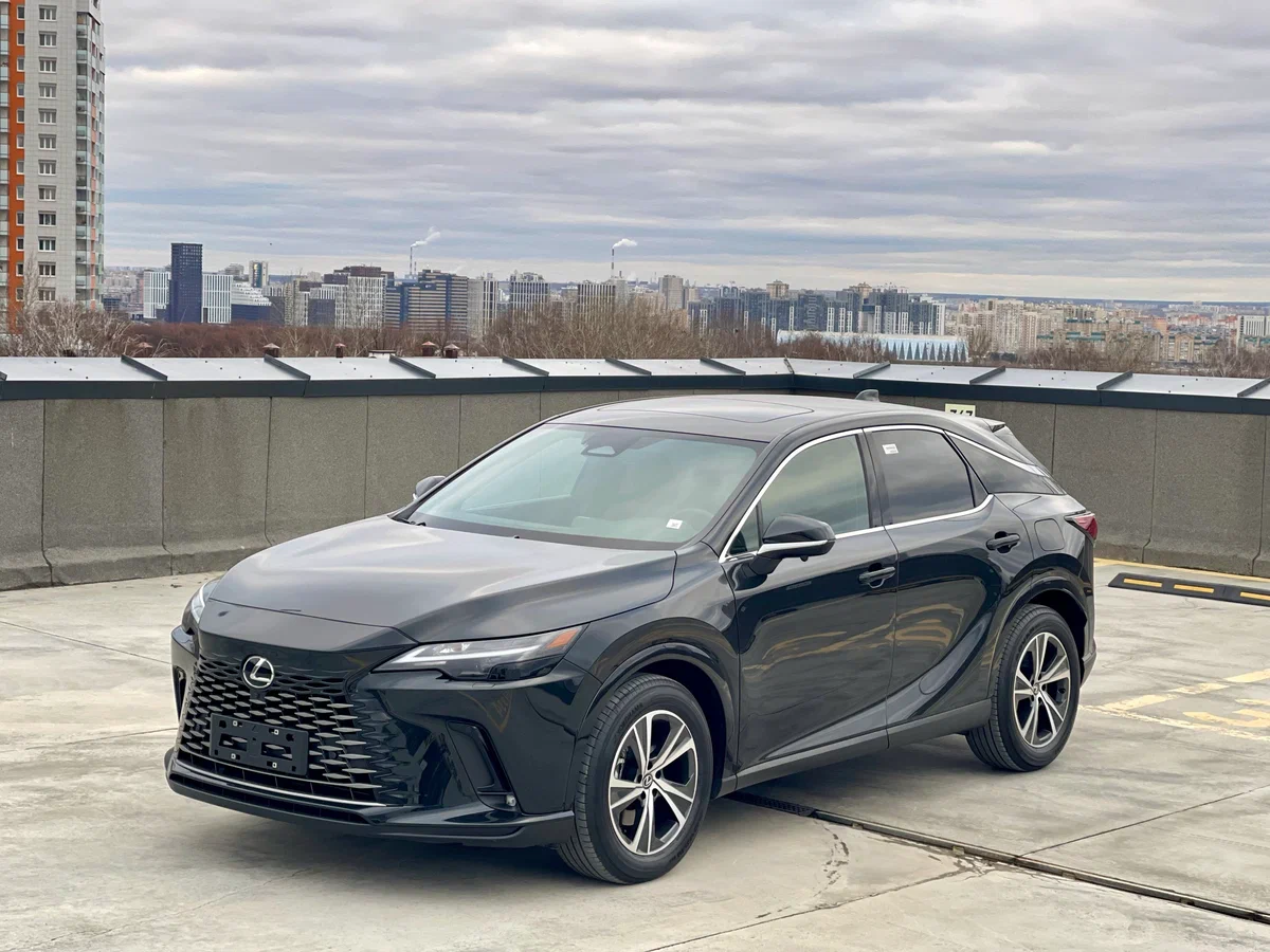 Lexus RX 300 2025 года за 6,9 млн рублей: Новый полноприводный кроссовер с выгодой 750 000 рублей