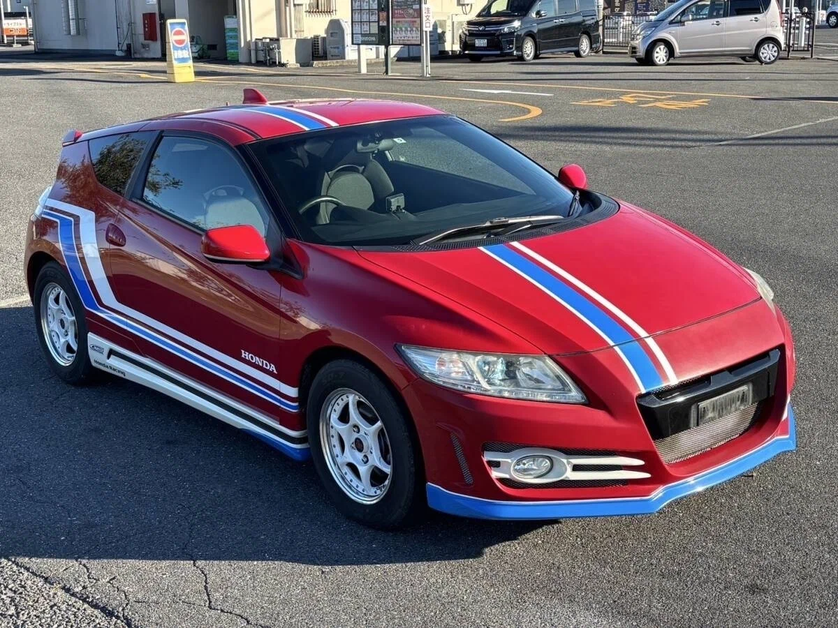 Honda CR-Z 1.5 2011 года: Гибридное купе с характером спорткара