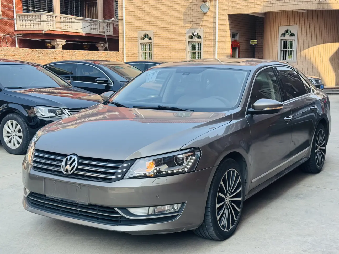 Volkswagen Passat 2014 года за 1,0 млн рублей: Бизнес-класс с пробегом 78 000 км