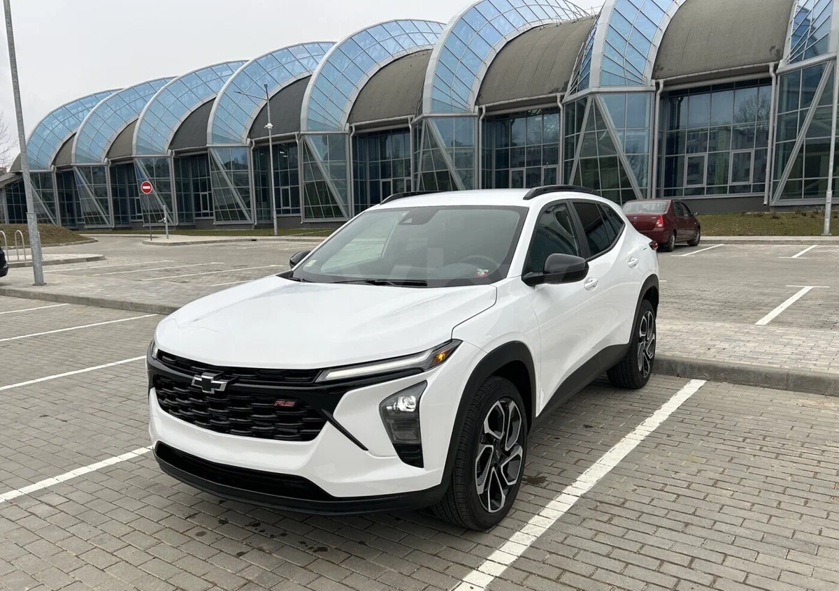 Chevrolet Trax 2023 года за 1,78 млн рублей: Яркий корейско-американский кроссовер с турбомотором