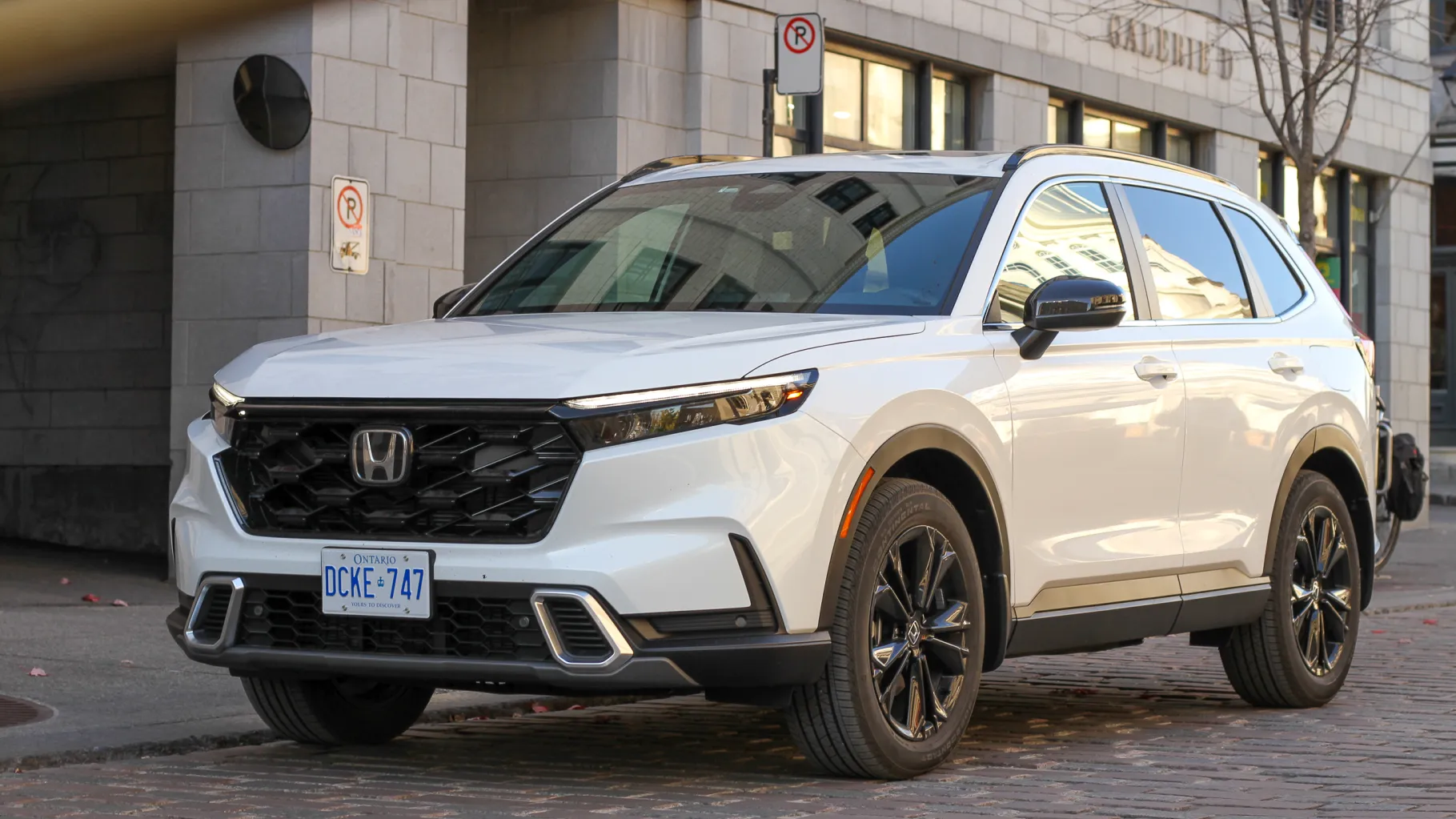 Honda CR-V 2025 года за 4,5 млн рублей: Новый гибридный кроссовер с полным приводом
