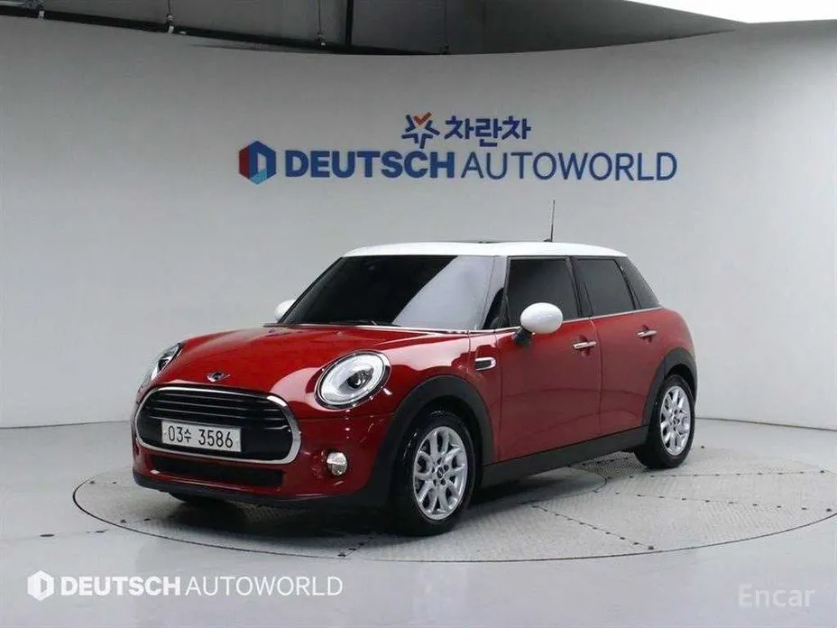 Mini Cooper 5Door HIGH 2018 года: Практичный трёхдверный характер в пятидверном кузове