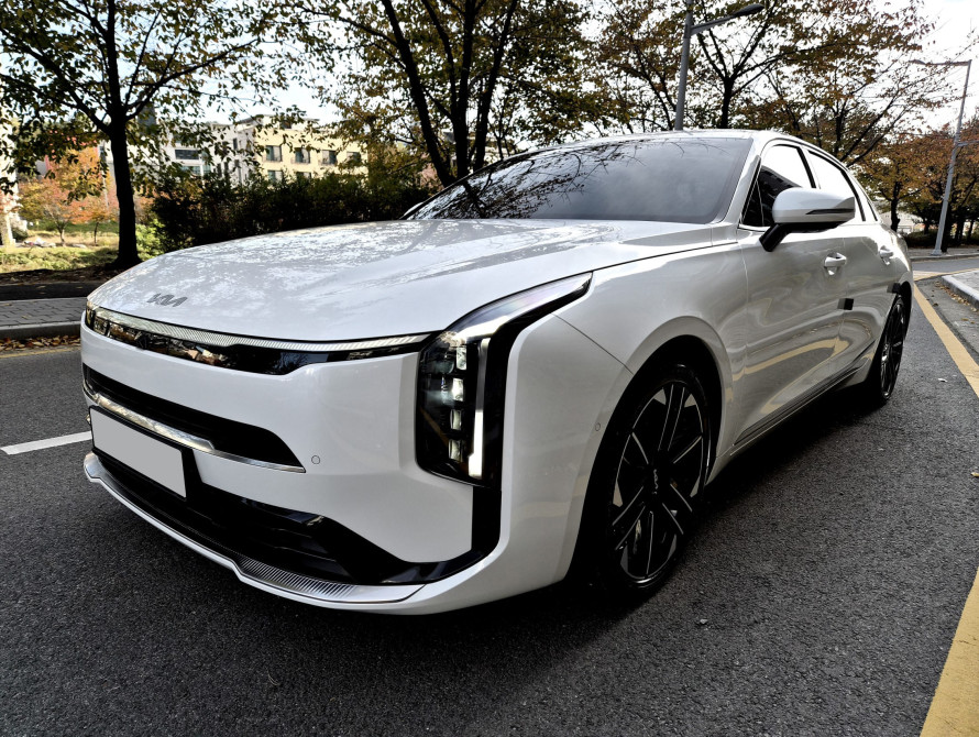 Kia K8 Noblesse 2025 года: Флагманский гибридный седан премиум-класса