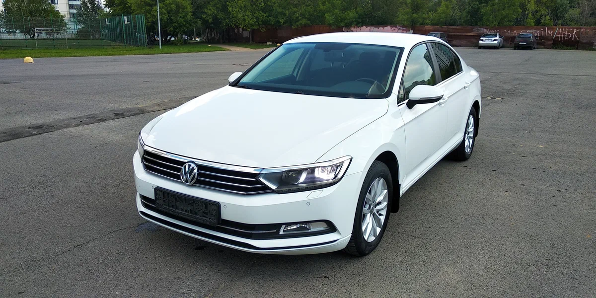 Volkswagen Passat 2015 года за 1,2 млн рублей: Немецкий бизнес-седан с пробегом 138 000 км