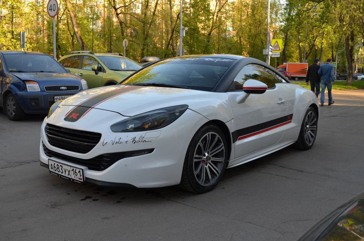 Peugeot RCZ 1.6 2013 года: Французское купе с характером и двойной крышей