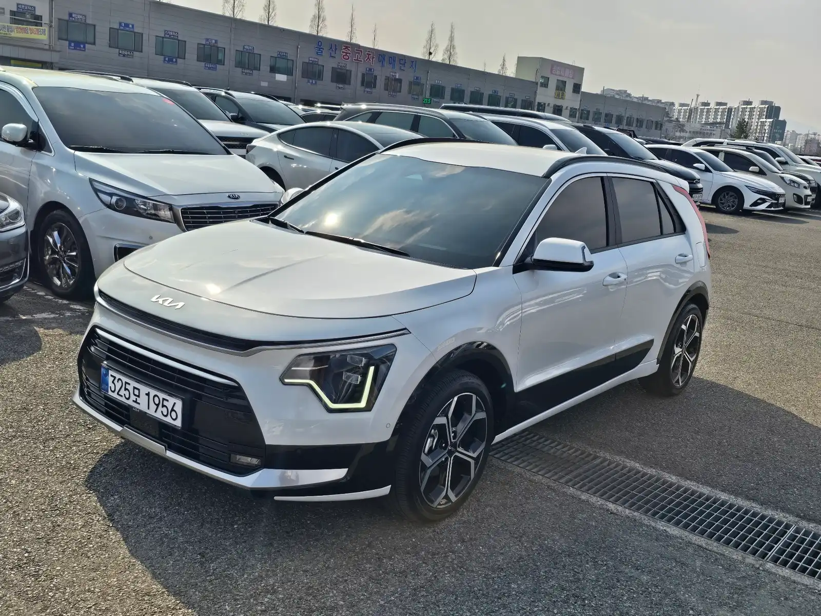 Kia Niro Signature 2022 года: Проходной гибридный кроссовер с максимальной комплектацией
