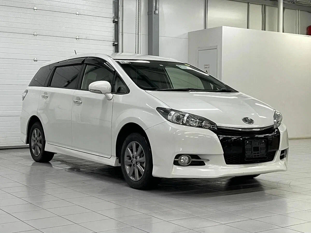 Toyota Wish 2015 года за 1,5 млн рублей: Семейный минивэн с полным приводом