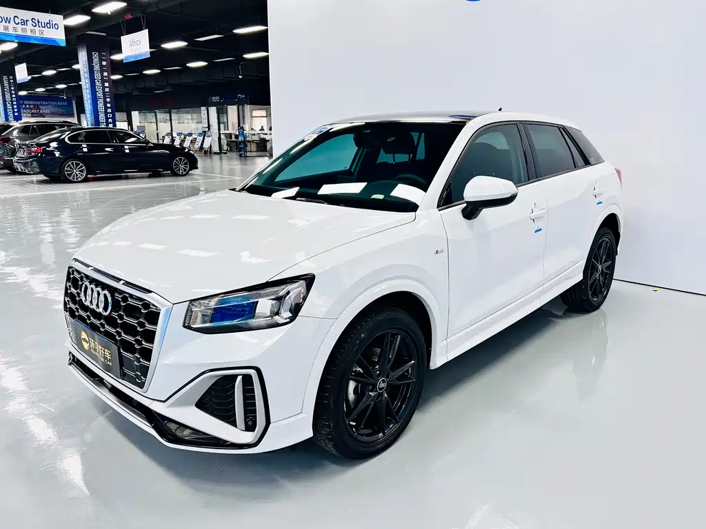 Audi Q2 2022 года: Премиальный компактный кроссовер с пробегом 21 000 км за 2 000 853 ₽