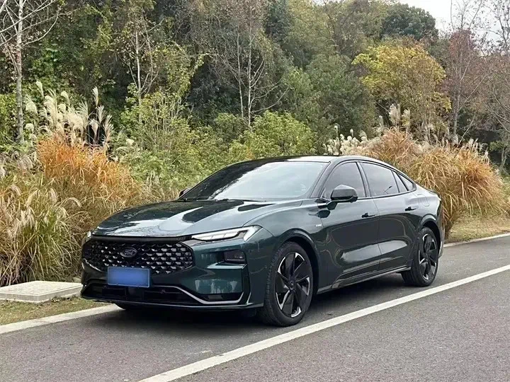 Ford Mondeo 2025 года: Новый китайский седан с мощным турбомотором