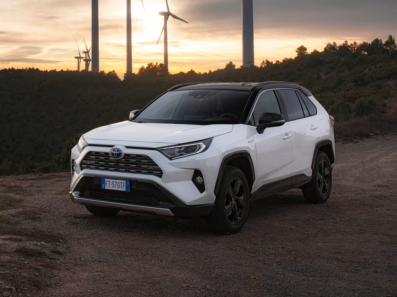 Toyota RAV4 2018 года за 2,4 млн рублей: Выгодный параллельный импорт из Японии в Новосибирск