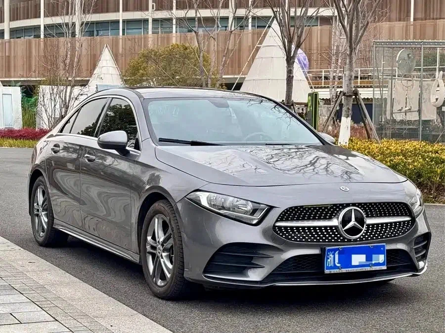 Mercedes-Benz A-Класс 2022 года за 2,19 млн рублей: Немецкий премиум-хэтчбек с пробегом 39 000 км