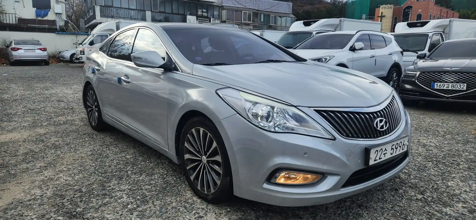 Hyundai Grandeur Premium 2015 года: Флагманский седан с гибридным приводом и максимальным комфортом