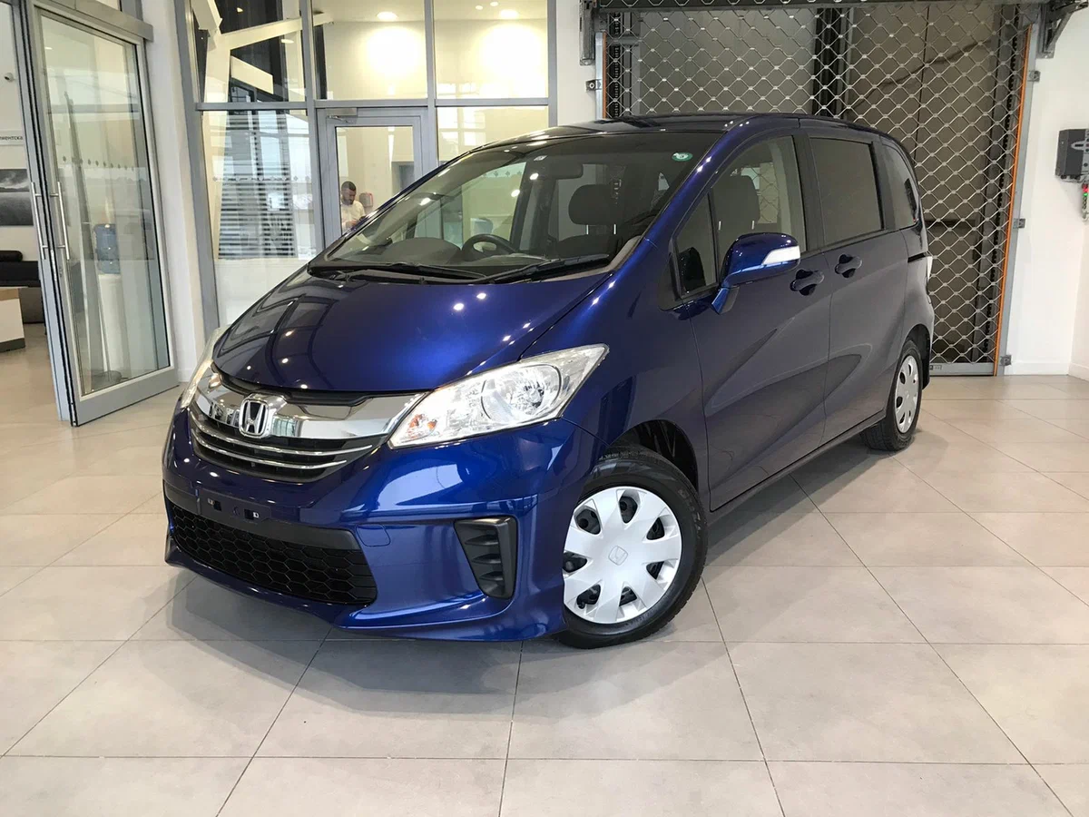 Honda Freed 2015 года за 1,3 млн рублей: Компактный японский вэн для большой семьи