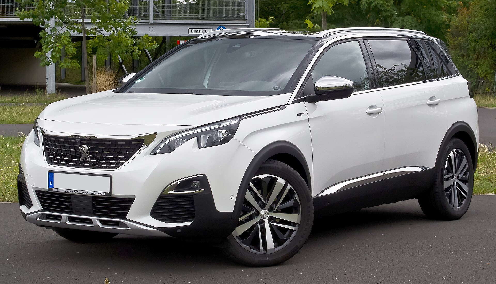 Peugeot 5008 1.5 BlueHDi GT Line 2021 года: Просторный французский кроссовер с экономичным дизелем