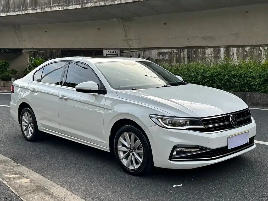 Volkswagen Bora 2021 года за 1,45 млн рублей: Практичный китайско-немецкий седан