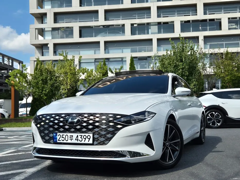 Hyundai Grandeur Le Blanc 2022 года: Флагманский седан с гибридной установкой — проходной авто за 4,47 млн ₽