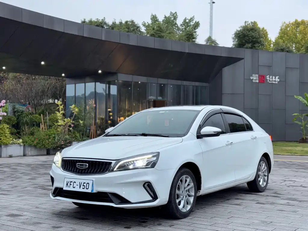 Geely Emgrand 2021 года за 1 млн рублей: Комфортный седан с большим багажником