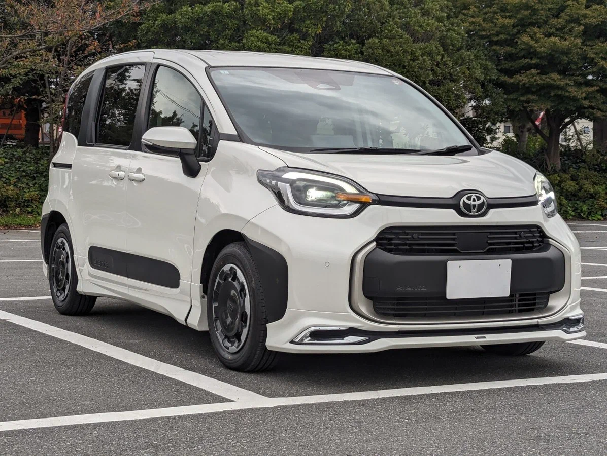 Toyota Sienta 2022 года за 1,65 млн рублей: Японский компактвэн для большой семьи