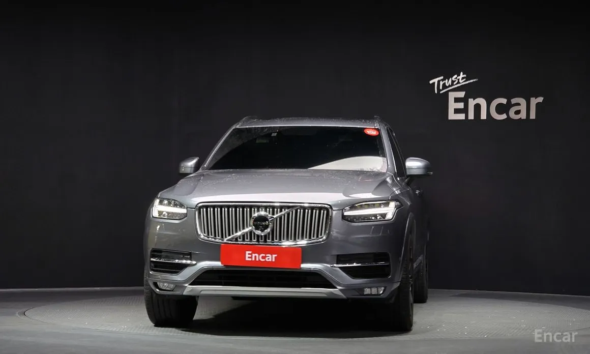 Volvo XC90 D5 Inscription 2018 года: Шведский премиум-кроссовер с дизелем и 7 местами